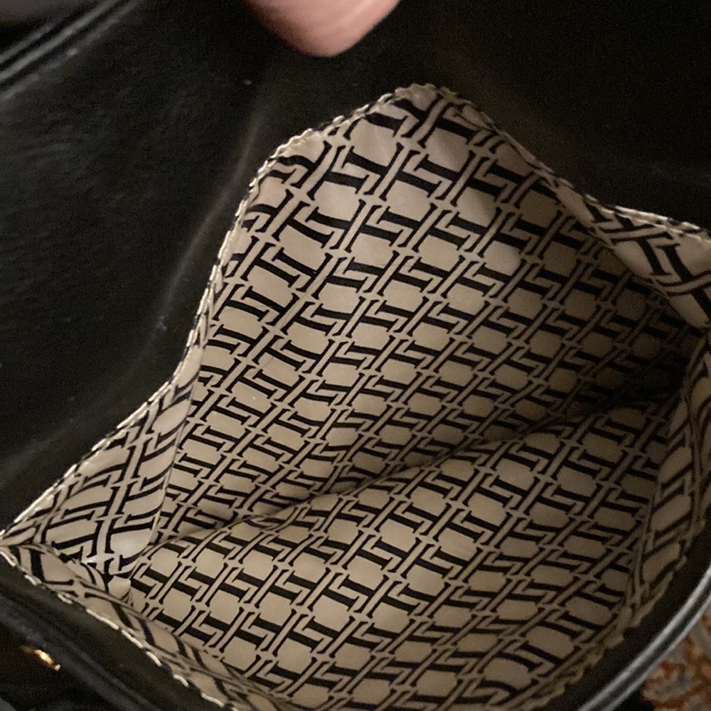 TIGNANELLO NAVY PURSE. LIKE NEW. SOFT LEATHER. ROOMY. MANY COMPARTMENTS! CLEAN!! - Picture 10 of 16